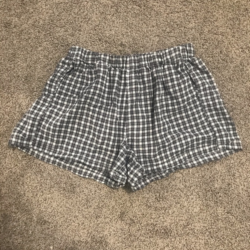 rare brandy melville logan shorts!! 🤍